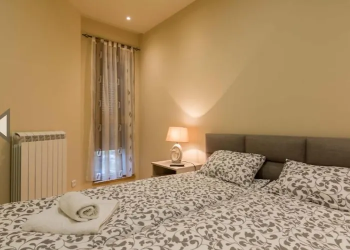 Crystal Kalman Apartman *